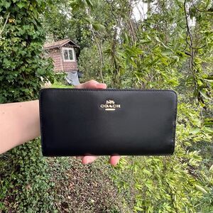 COACH Slim Wallet Credit Card Holder Black Smooth Leather w Gold Hardware